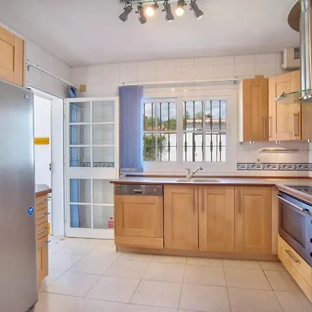 Villa Marina - 5 Min Walk To The Beach, Heated Pool, Spa, 5 Bedrooms Benalmadena